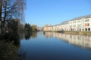 Ansicht Neumünster Zentrum Teich mit EKZ